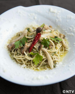 もこみち流　鶏もも肉としめじのオイルパスタ