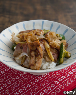 もこみち流　豚肉ときゅうりときくらげの炒め丼