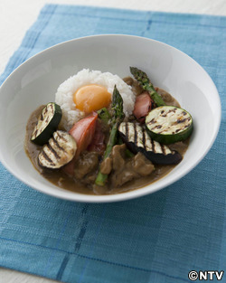 もこみち流 夏野菜のカレー丼 ~卵黄のせ~