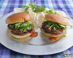 もこみち流 エスニック風鶏ひき肉のハンバーガー