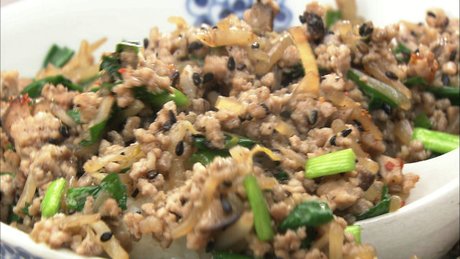 もこみち流　豚ひきとにらのそぼろ丼