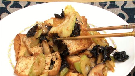 もこみち流　厚揚げとセロリの豆板醤炒め