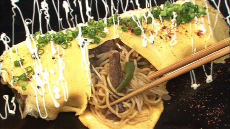 もこみち流　牛肉焼きそば 卵包み