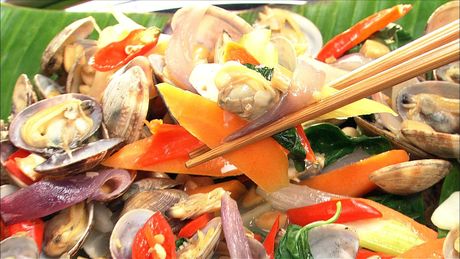 もこみち流　タイ風アサリと野菜のバジル炒め