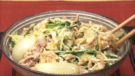 もこみち流　豚肉炒め 温玉くずし丼