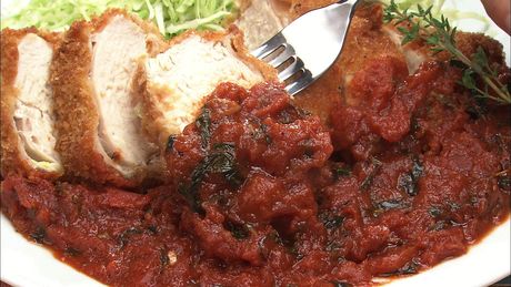 もこみち流　鶏むね肉のカツ ～トマトソースがけ～