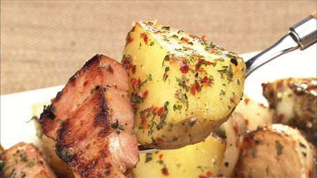 もこみち流　じゃがいもと厚切りベーコンのミックスペッパー炒め