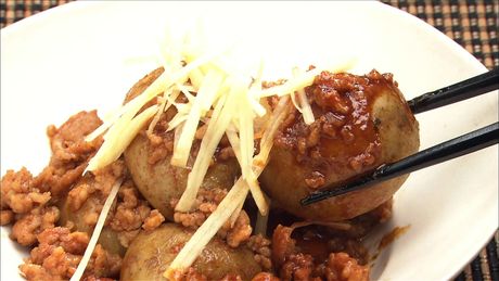 もこみち流　鶏ひきとじゃがいもの辛みそ炒め