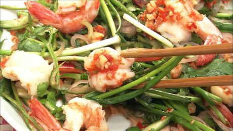 もこみち流　エビとパクチーとレモングラスのサラダ