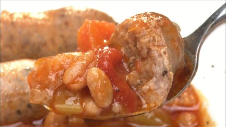 もこみち流　白いんげんと生ソーセージのトマト煮込み