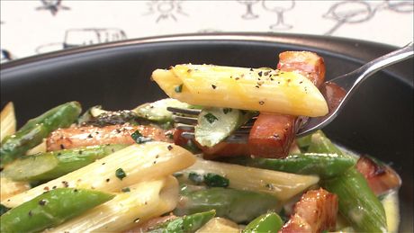 もこみち流　ペンネとアスパラのカルボナーラ