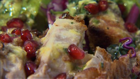 もこみち流　ハワイアンシーザーサラダ～モチコチキンのせ〜