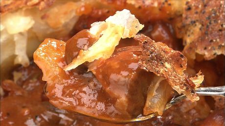 もこみち流　牛肉とベーコンの赤ワイン煮込み　パイ包み焼き