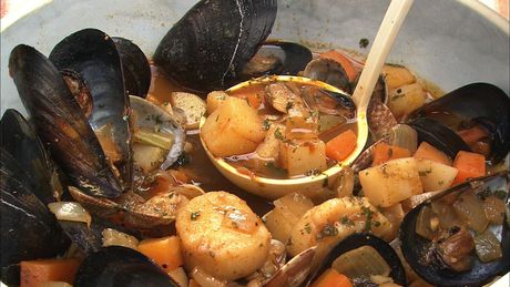 もこみち流　アサリとムール貝のチリスープ