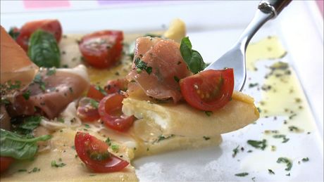 もこみち流　イタリア風トマトとプロシュートのガレット