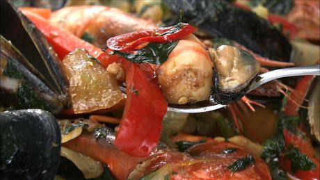 もこみち流　ムール貝とエビのチリ炒め