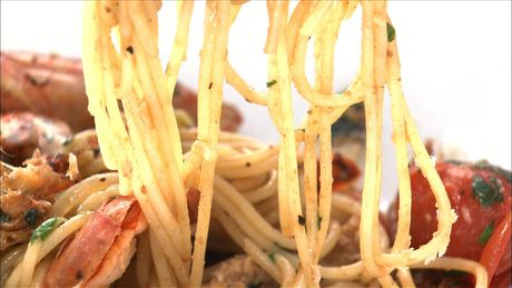 もこみち流　エビとプチトマトのオイルパスタ