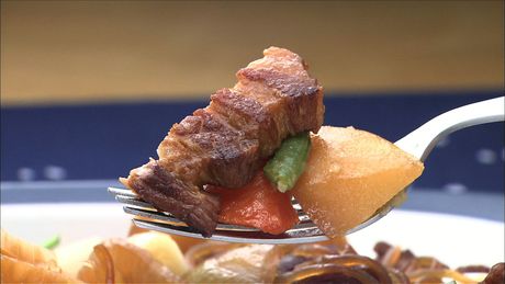 もこみち流　豚バラ肉の肉じゃが～ワンプレートで〜