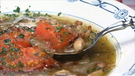 もこみち流　トロトロオニオンスープ 焼きトマトのせ