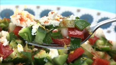 もこみち流　トルコ式白チーズのサラダ