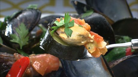 もこみち流　ムール貝とズッキーニとトマトのワイン蒸し