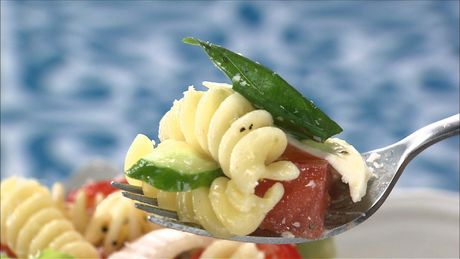 もこみち流　フジッリのボリュームサラダ