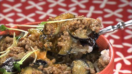 もこみち流　なすとひき肉のみそ炒め丼 〜卵黄のせ〜