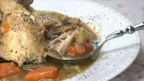 もこみち流　丸鶏と野菜の煮込みスープ