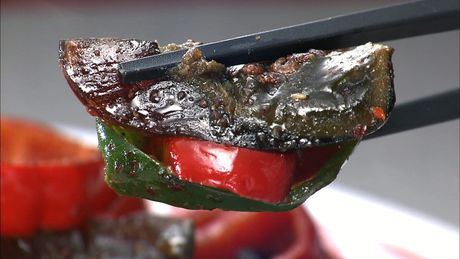 もこみち流　ピータンと２種のピーマンの甘辛炒め