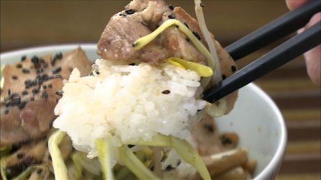 もこみち流　豚と黄ニラの中華風スタミナ炒め丼