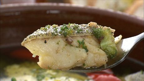 もこみち流　白身魚ときざみブロッコリーのアヒージョ