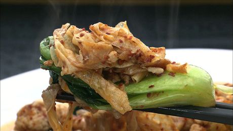 もこみち流　鶏ひき肉と湯葉とチンゲンサイの炒めもの