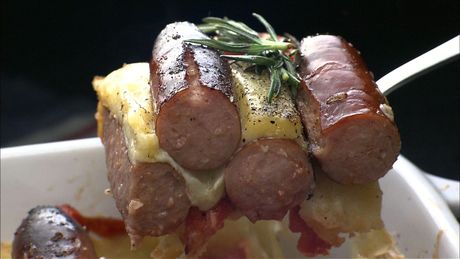 もこみち流　ソーセージとトマトのパイ