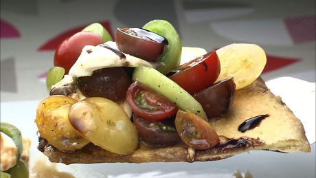 もこみち流　カプレーゼ風うす焼きピッツァ