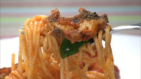 もこみち流　アワビとエビとケールのトマトクリームパスタ