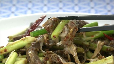 もこみち流　細切り牛肉とにんにくの芽の辛炒め