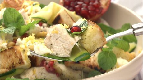 もこみち流　鶏むね肉とズッキーニとミントのサラダ