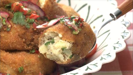 もこみち流　メキシコ風 魚のコロッケ　〜サルサソースがけ〜