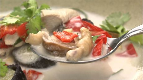 もこみち流　タイ風 鶏むね肉のココナツミルクスープ