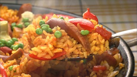 もこみち流　チョリソーとアーティチョークのトマトパエリア