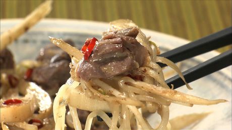 もこみち流　砂肝ともやしと根菜のピリ辛炒め