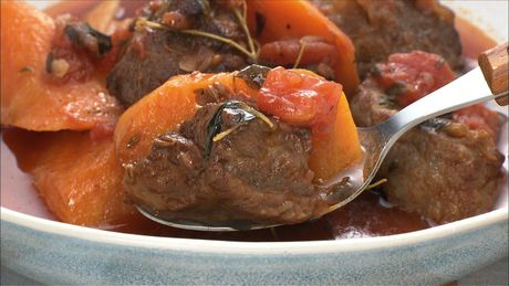 もこみち流　牛バラ肉とにんじんのトマトのスープ