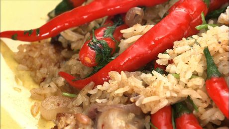 もこみち流　タイ風 鶏肉の激辛炒め飯