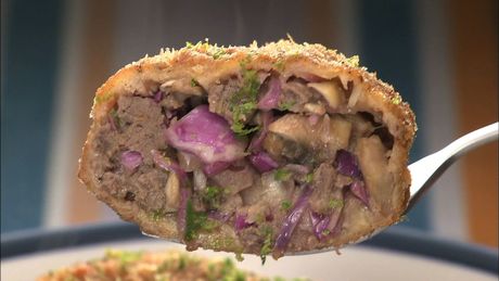 もこみち流　牛ひき肉と紫キャベツのメキシコ風メンチカツ