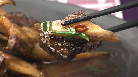 もこみち流　牛バラとごぼうの甘辛煮