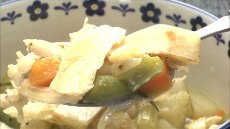 もこみち流　野菜とトルティーヤのスープ