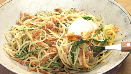もこみち流　桜エビと水菜の和風パスタ　～おんたまのせ～