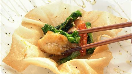 もこみち流　菜の花とエビマヨ　〜春巻きを器に〜