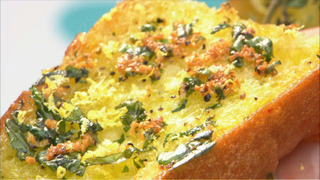 もこみち流　ガーリックバジルのトースト