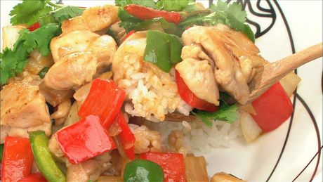 もこみち流　鶏もも肉のナンプラー炒め丼